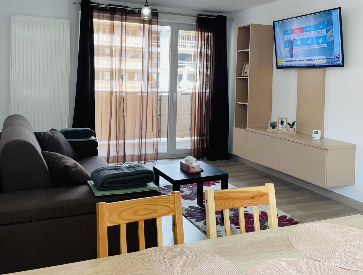 Mountain Crib In Urban Plaza W. Parking & Netflix Apartman Brassó Kültér fotó